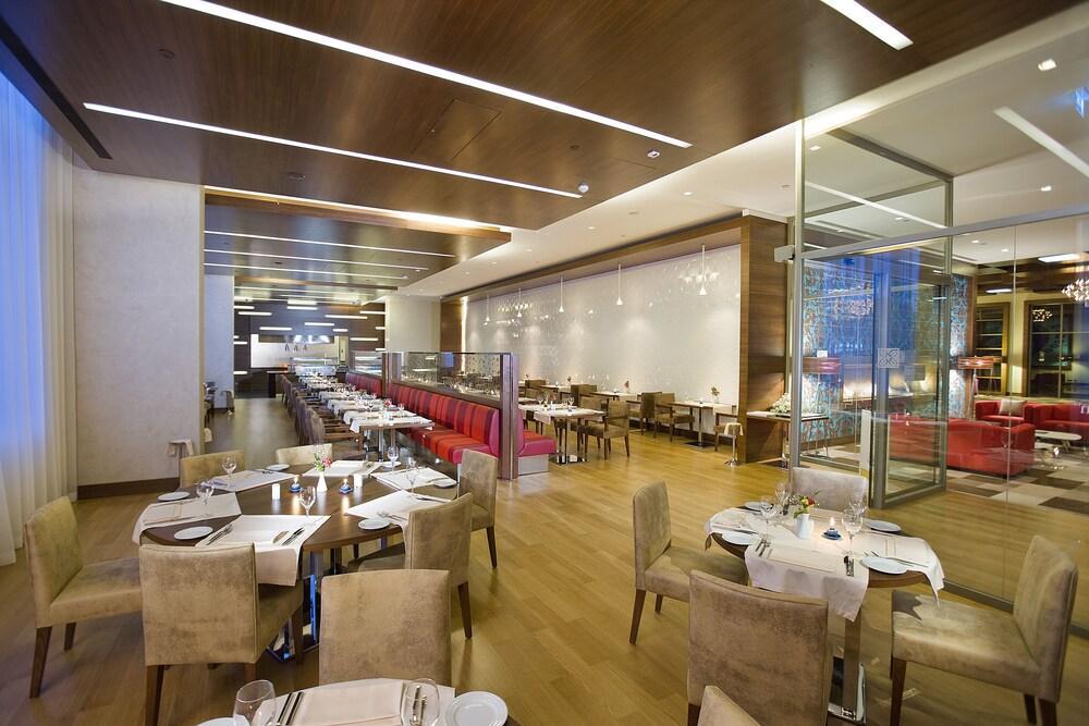 Hilton Garden Inn Кютахия Екстериор снимка