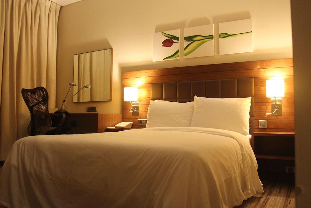 Hilton Garden Inn Кютахия Екстериор снимка