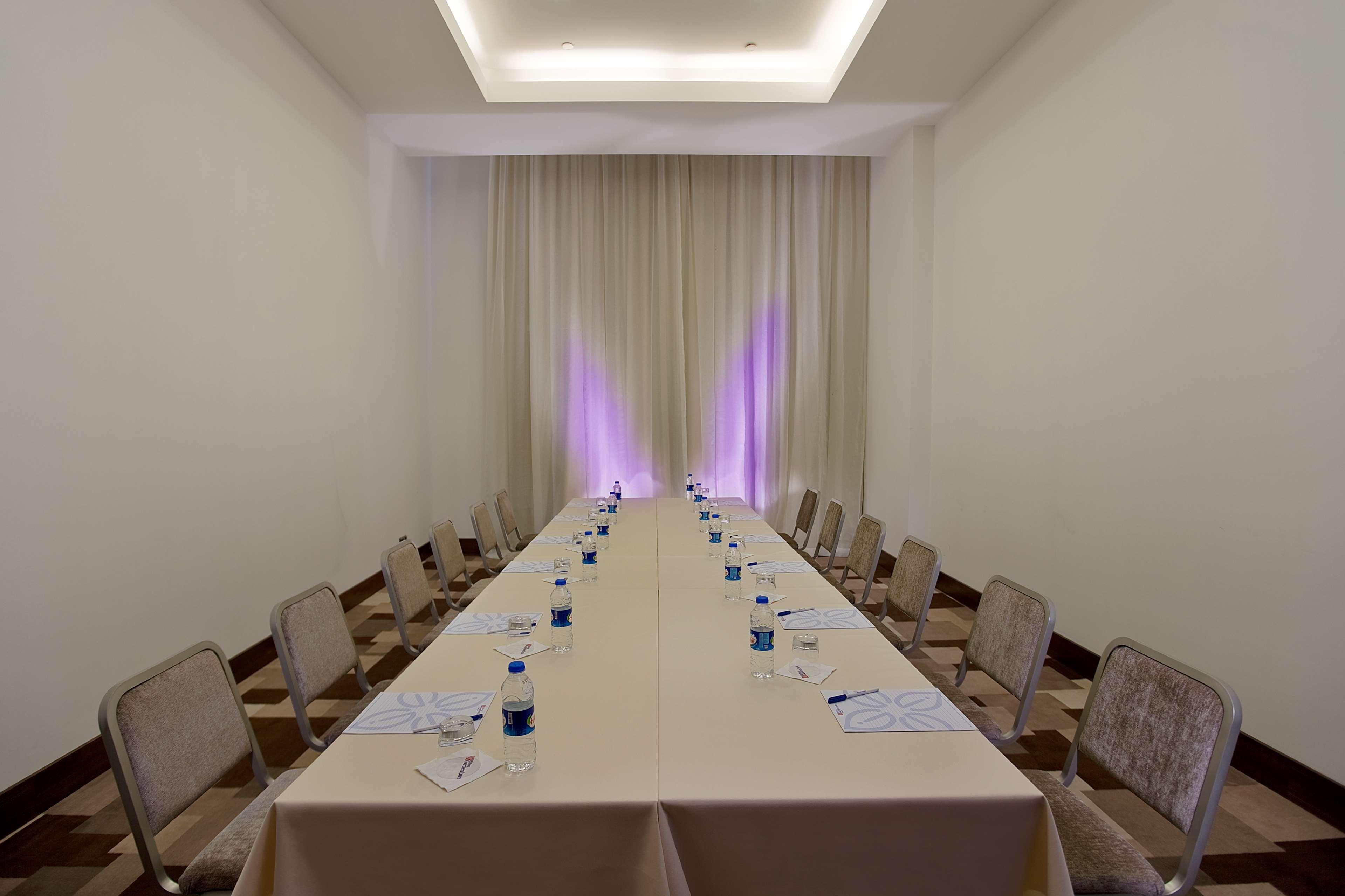Hilton Garden Inn Кютахия Екстериор снимка