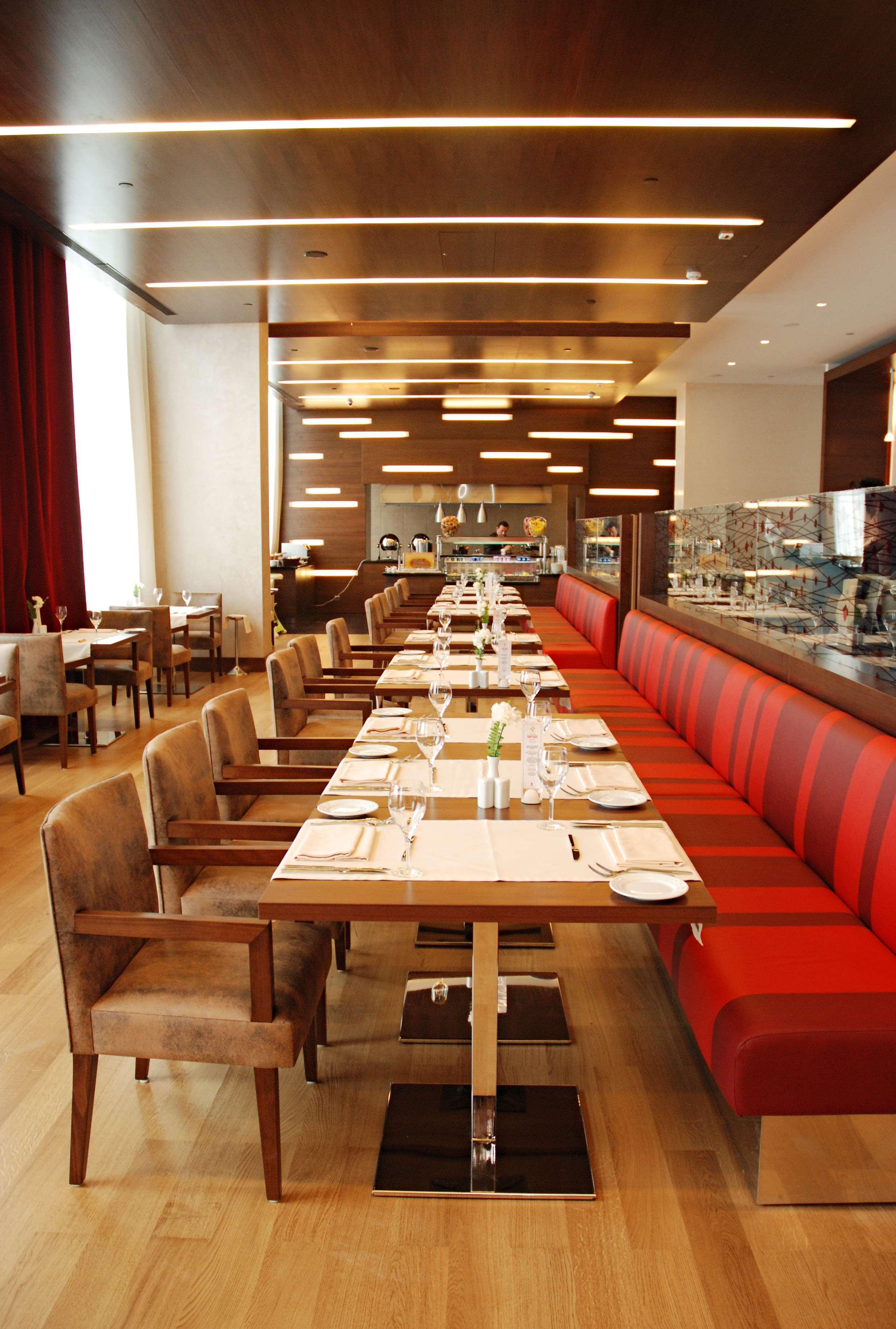 Hilton Garden Inn Кютахия Ресторант снимка