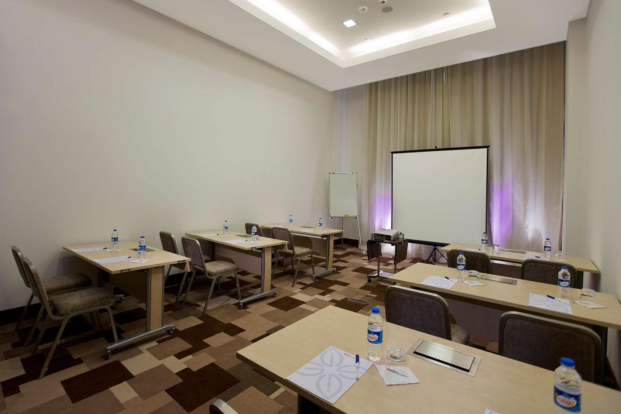 Hilton Garden Inn Кютахия Екстериор снимка