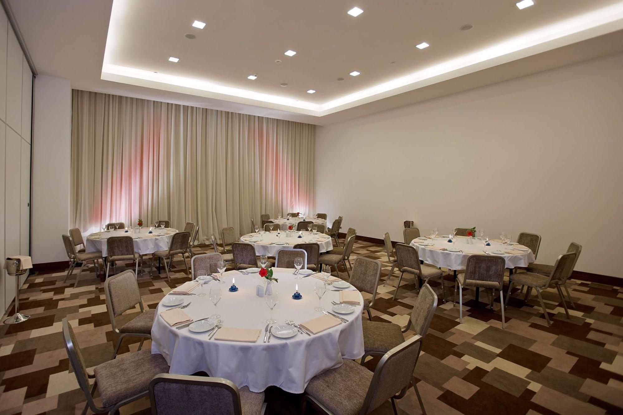 Hilton Garden Inn Кютахия Екстериор снимка