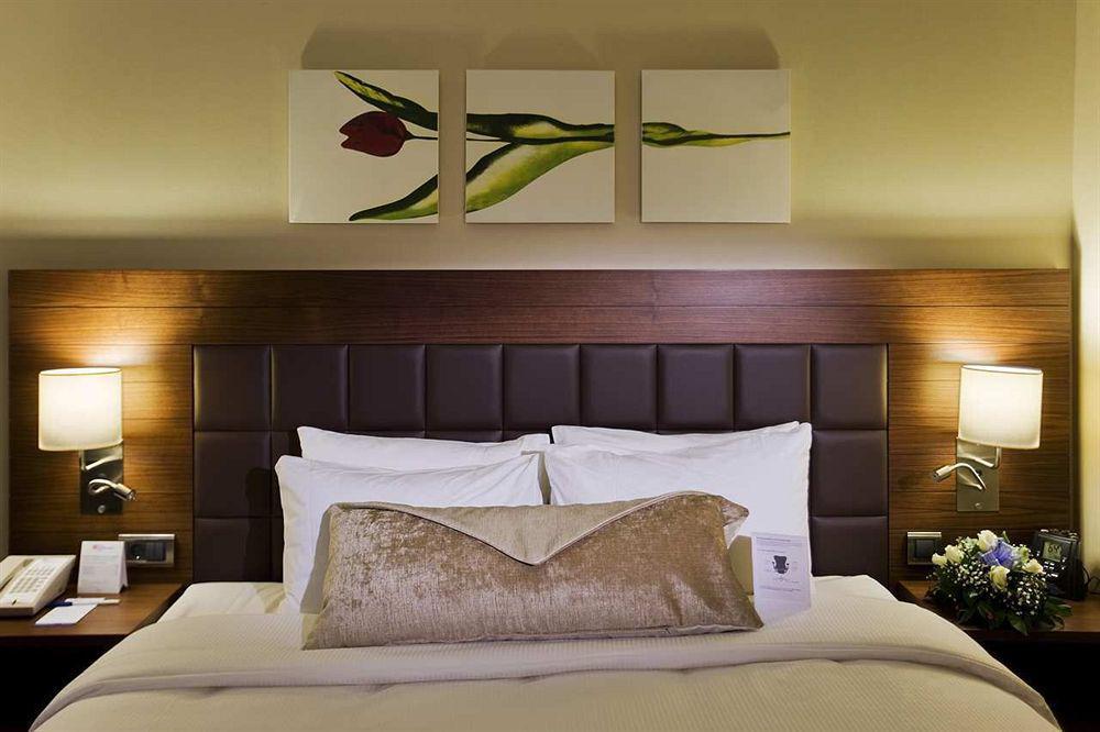 Hilton Garden Inn Кютахия Стая снимка